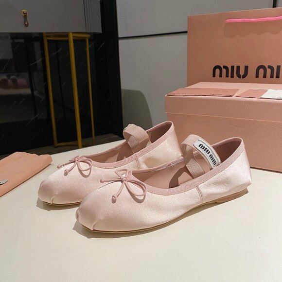 Miu Miu White Ballet Flats with Bow - Picture 4 of 9